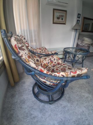 Conjunto de Mesa y Sillas de Ratán