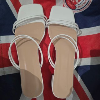 Sandalias de tiras blancas para mujer