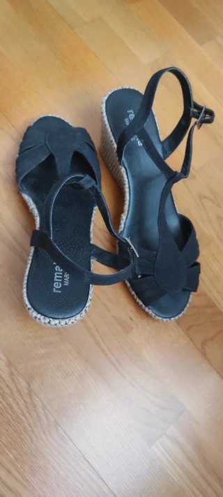 Sandalias de Cuñas Marypaz Negras