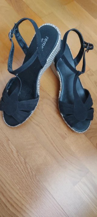Sandalias de Cuñas Marypaz Negras