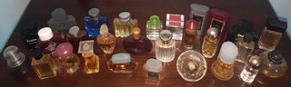 Lote de 440 miniaturas de perfumes