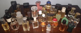 Lote de 440 miniaturas de perfumes