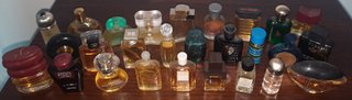 Lote de 440 miniaturas de perfumes