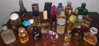 Lote de 440 miniaturas de perfumes