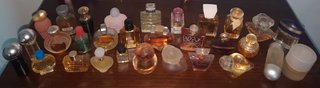 Lote de 440 miniaturas de perfumes