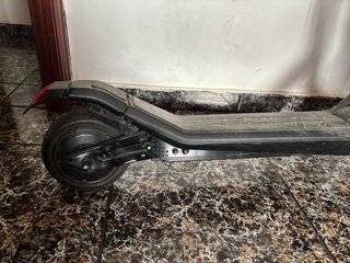 Patinete eléctrico negro
