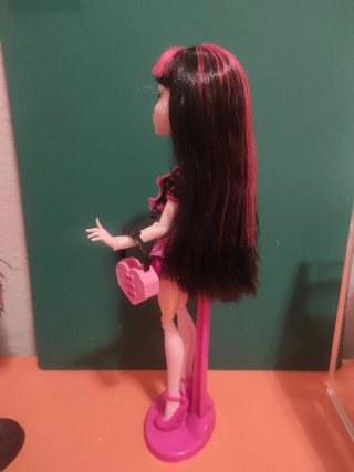 Draculaura Monster High killer style