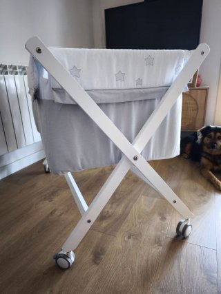 Moisés para bebé con estructura de madera