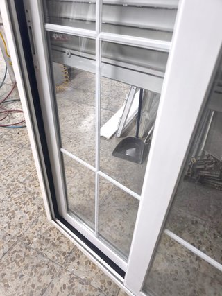 Puerta Corredera de Aluminio de 121,5 x 218 cm