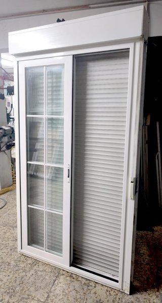 Puerta Corredera de Aluminio de 121,5 x 218 cm