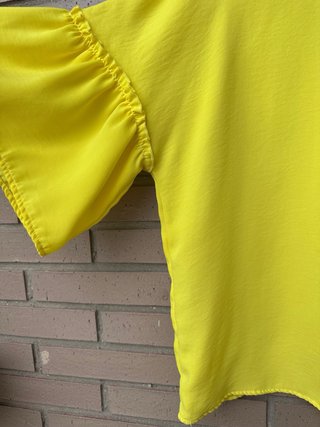 Blusa amarilla Stradivarius Talla XL