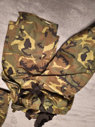 Traje de tormenta camuflaje
