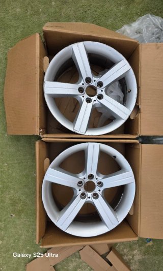 Se vende 2 Llantas R19 bmw Styling 199 E90 5x120