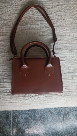 Bolso pequeño mano/bandolera marrón .3 bolsos