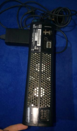 Xbox 360 con 2 mandos y 26 juegos