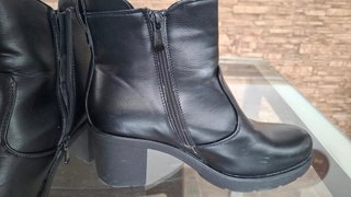 Botines Negros con Cremallera