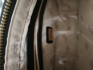 Bolso Guess Negro.