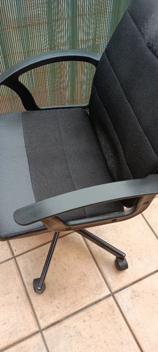 Silla de oficina negra
