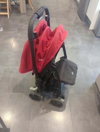 Carrito de bebé Joie rojo y negro