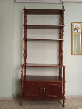 Estantería Clásica de Madera Torneada