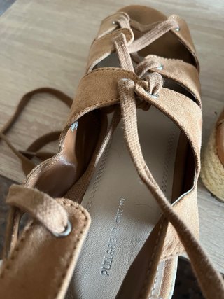 Cuñas Marrones con Cordones
