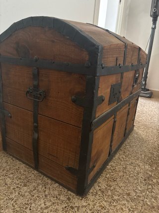 Baúl Antiguo de Madera