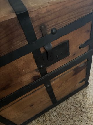 Baúl Antiguo de Madera