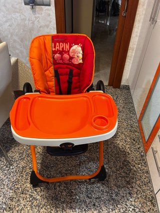 Trona infantil plegable con diseño de conejitos