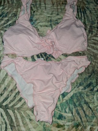 Bikini rosa a rayas sin estrenar. Talla M.