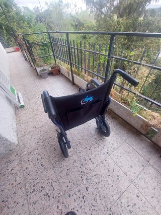 Silla de ruedas plegable para movilidad