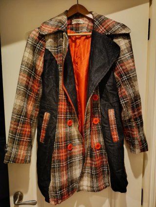 Chaqueta cuadros naranja y negra