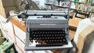 Máquina de escribir Olivetti Línea 88