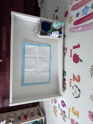 Cambiador de bebé blanco