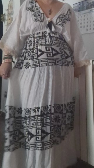 Vestido Blanco y Negro Estampado. Da talla