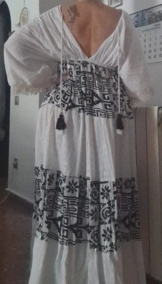 Vestido Blanco y Negro Estampado. Da talla