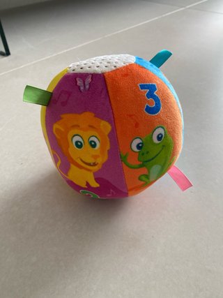 Pelota musical para bebé con números