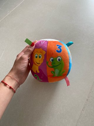 Pelota musical para bebé con números