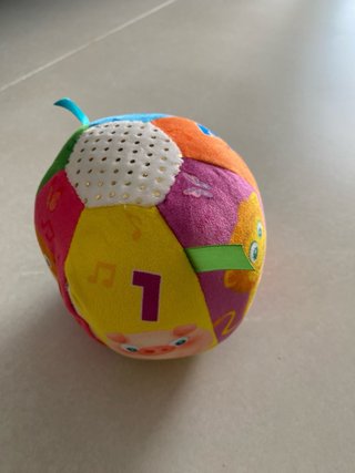 Pelota musical para bebé con números