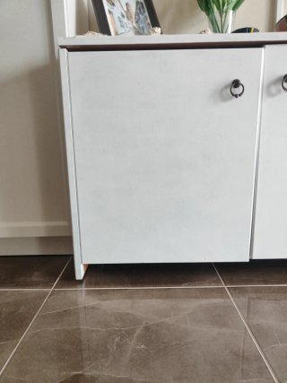Mueble de almacenaje blanco.