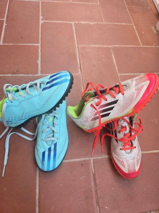 2 Pares de Botas de Fútbol Adidas (Tallas 34-35)