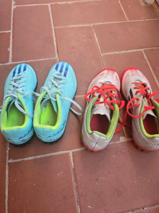 2 Pares de Botas de Fútbol Adidas (Tallas 34-35)