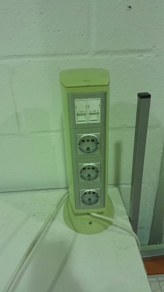 Torre de enchufes con interruptores