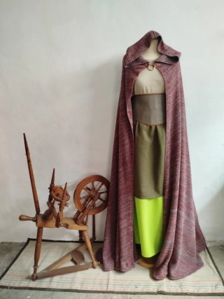 Capa Lana Medieval Cosplay