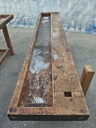 Bancos de carpintero antiguos de madera