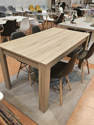 Mesa de Madera y 4 Sillas