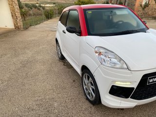 Microcoche Ligier Blanco y Rojo
