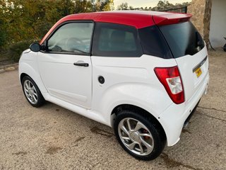 Microcoche Ligier Blanco y Rojo