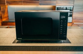 Microondas Panasonic 24L Grill NN-K36NBM