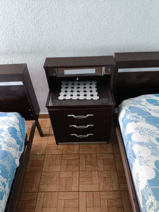 2 Camas Individuales con Mesita