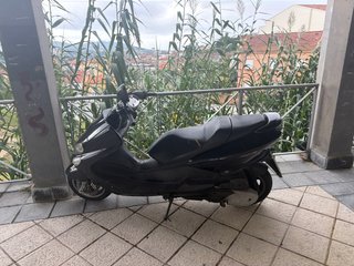 Yamaha Majesty Negra se vende o se cambia